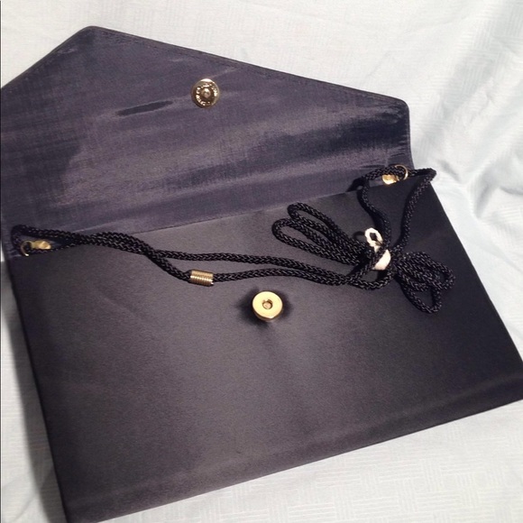 FINAL MARKDOWN LADIES' NWOT Evening Clutch w/Hidden strap - Picture 3 of 5